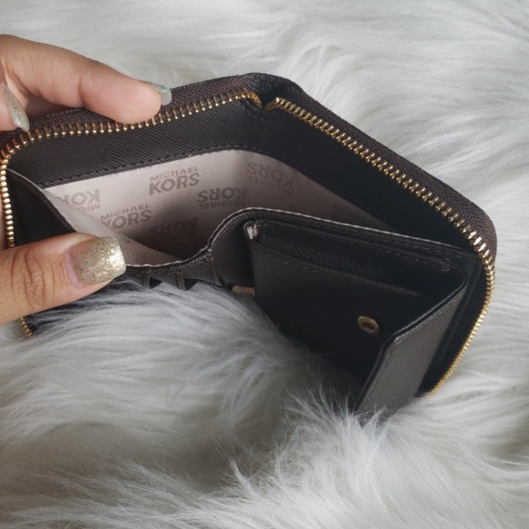 Brown Michael Kors Signature Wallet! - Picture 5 of 6